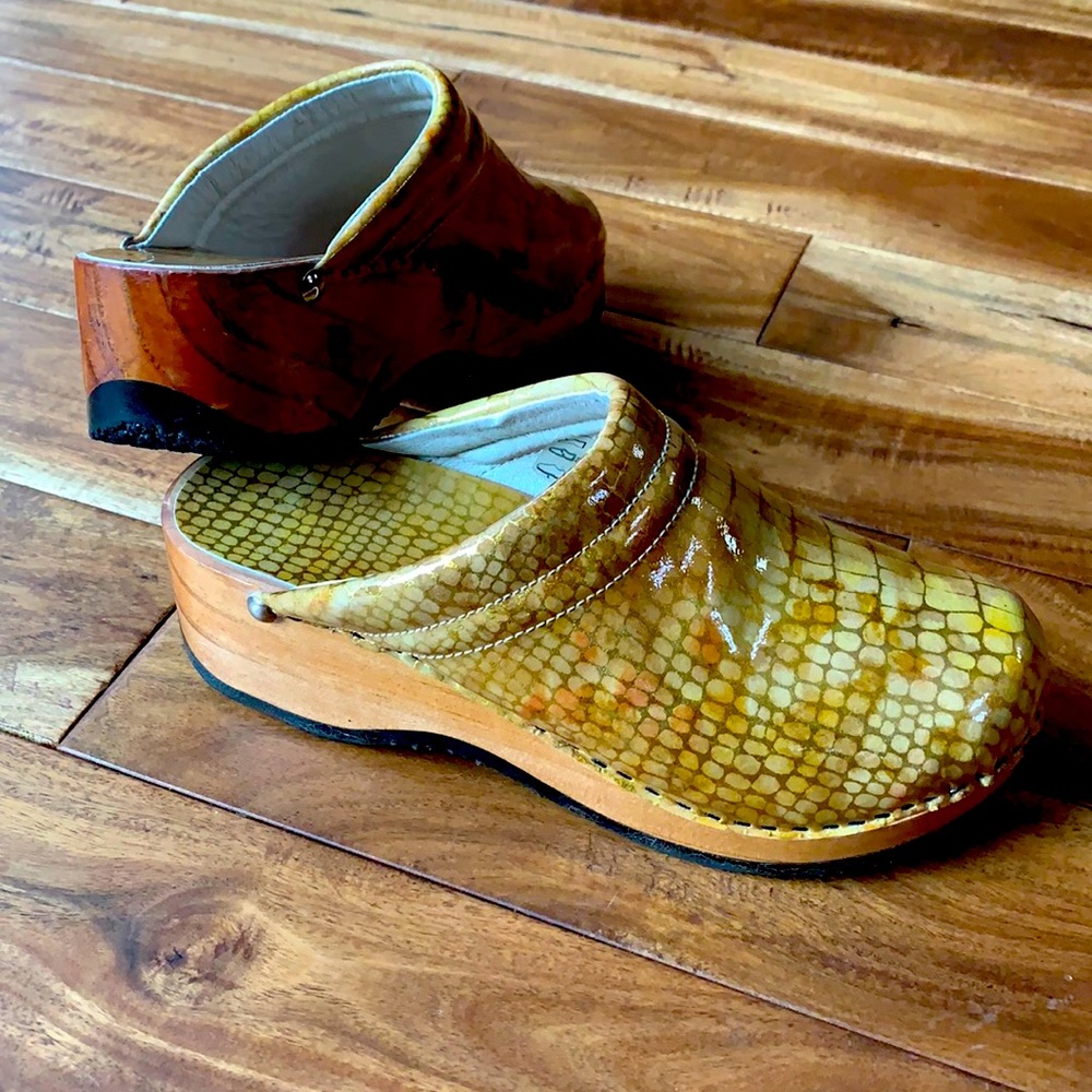 Patent leather with gold metallic design clogs with wood soles.
